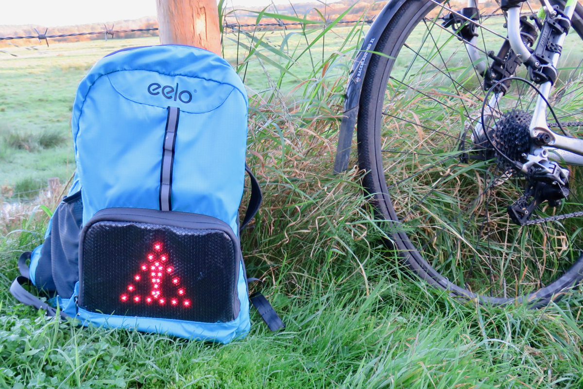 Review CYGLO Cycling Backpack Indicator Display